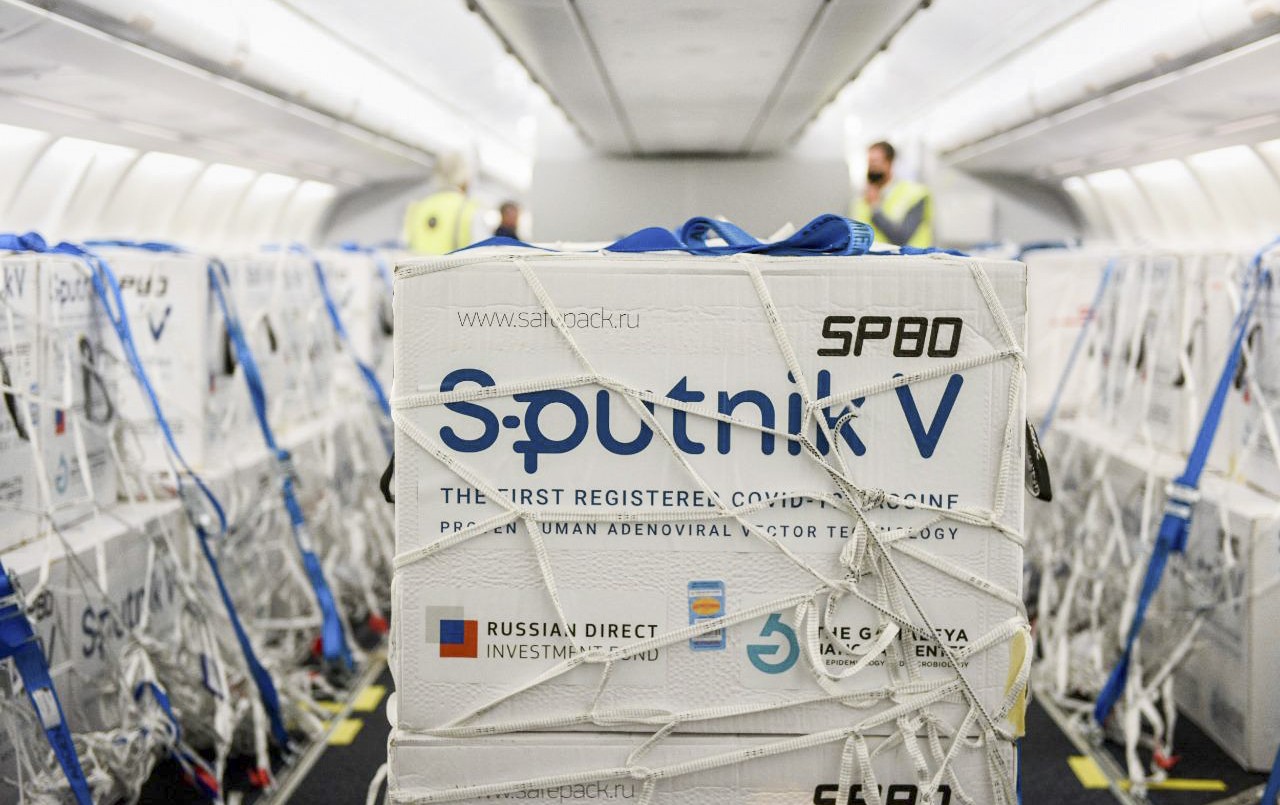 Vacunas: partió otro avión a Rusia y hoy llegan un millón de dosis de China | Nacionales