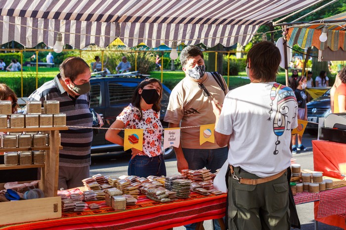 Lanzan "Canasta Ahorro", una iniciativa con 28 productos a precios rebajados en 60 ferias populares | Nacionales