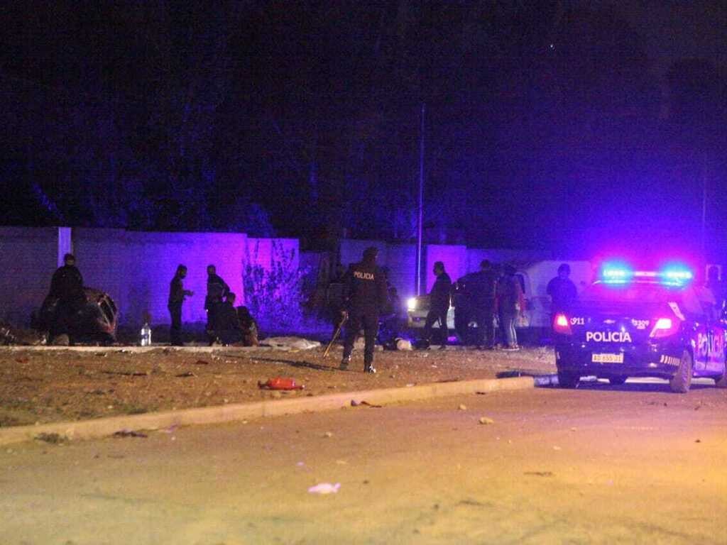 Murieron 4 jóvenes tras un brutal accidente entre un auto y una moto en Mendoza | Nacionales