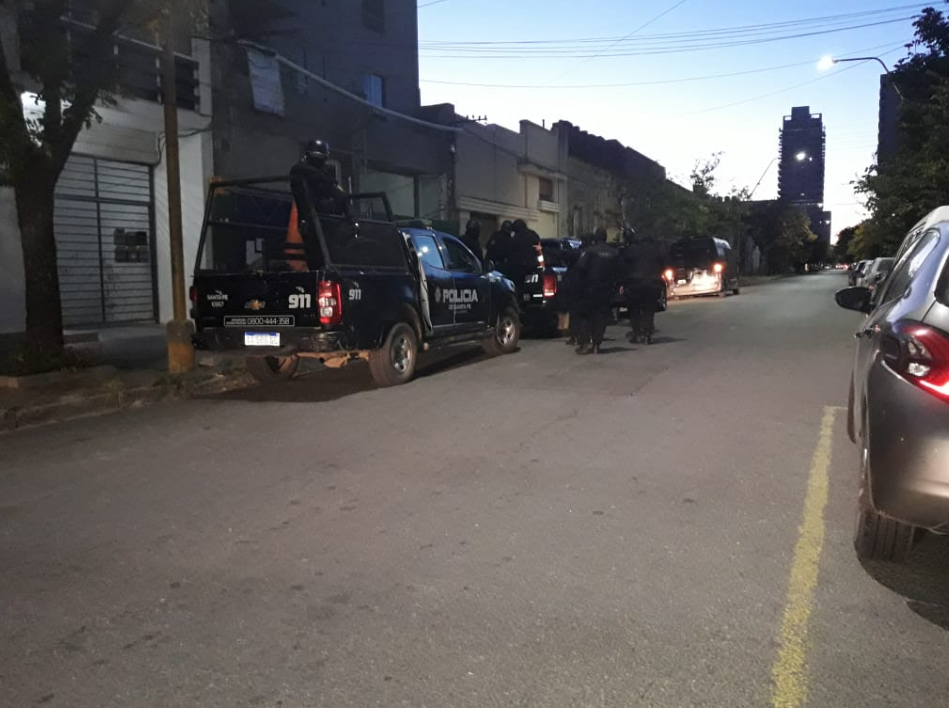 Allanamiento en barrio Roma con secuestro de armas de fuego y drogas | Noticias