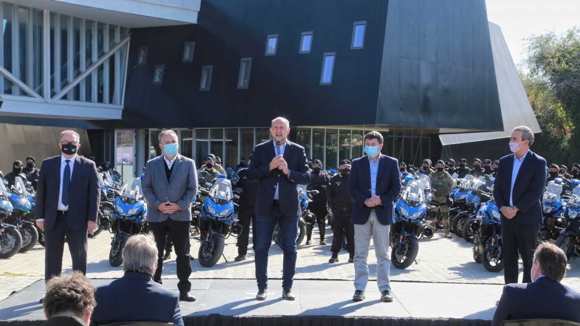 Perotti y Lagna entregaron 60 motos a la Policía de la Provincia | Noticias