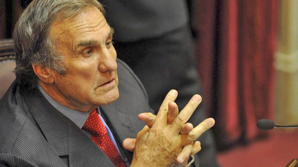 Lúcido, comunicativo y sin sangrado digestivo, mejora la salud de Reutemann | Noticias