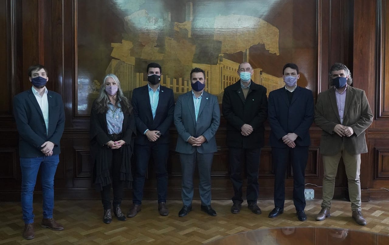 Cleri participó de la firma de convenios para ampliar el sistema eléctrico de Granadero Baigorria | Legislativas