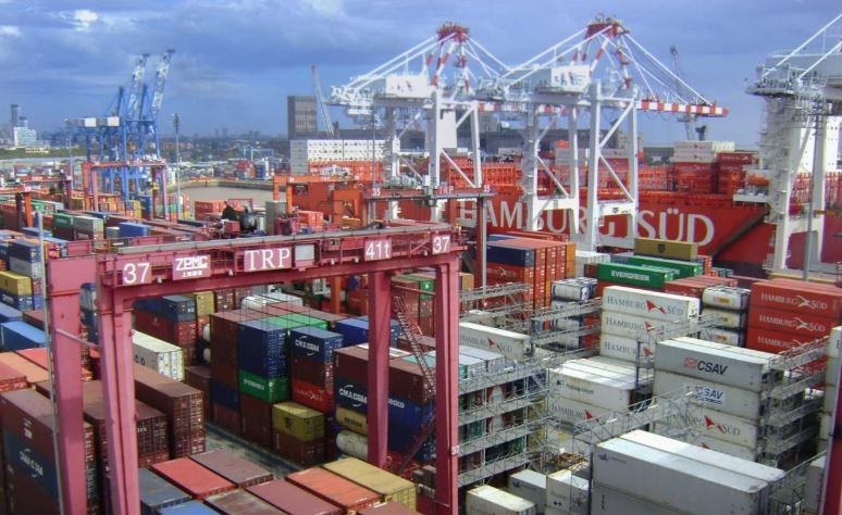 La Aduana realiza subastas "on line" de autos, equipos industriales y bebidas | Nacionales