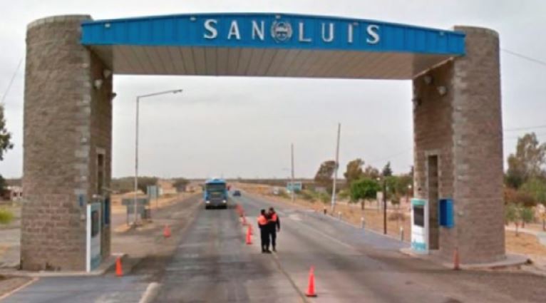 San Luis: Un hombre con Covid-19 fue caminando al hospital y murió frente a la puerta | Nacionales