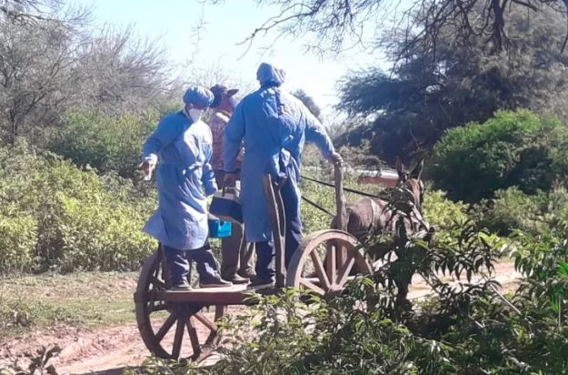 Video: así llegan las vacunas a una localidad de Santiago del Estero | Nacionales