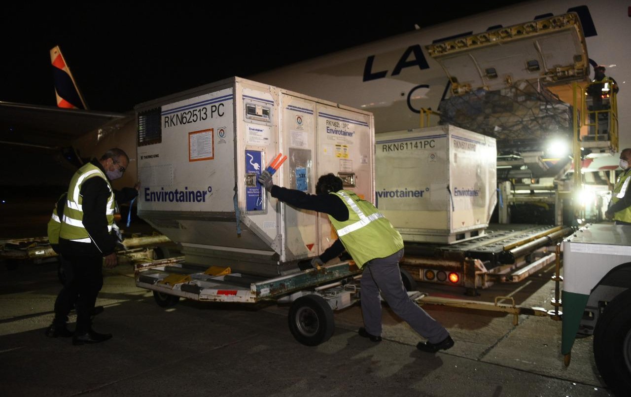 Llegaron casi un millón y medio de dosis de AstraZeneca y Sputnik V | Nacionales