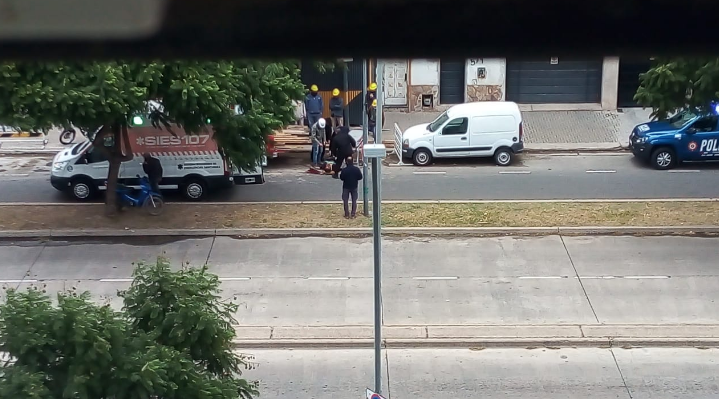 Rosario: murió un fletero al caerse una regla de metal en su cabeza | Noticias