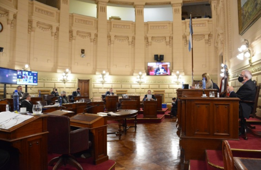 Es ley: se aprobó la autorización al gobierno provincial para comprar vacunas | Legislativas