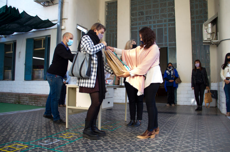 El FAE comenzó la entrega de libros a jardines y Estaciones | Noticias