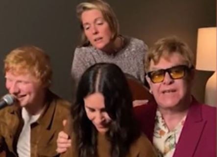 Video: Ed Sheeran, Elton John, Courteney Cox y Brandi Carlile cantaron “Tiny Dancer” | Espectaculos