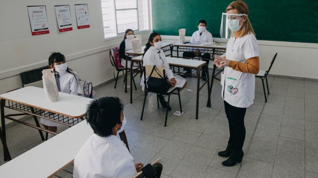 Se define hoy si retornan o no las clases presenciales en la provincia | Noticias