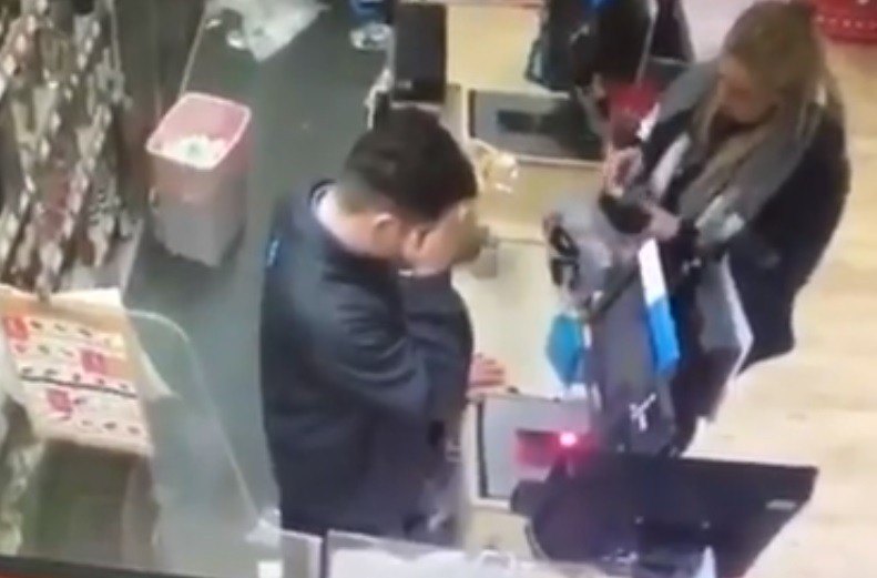 Tenía resaca, fingió un desmayo para zafar del trabajo y se volvió viral | Redes