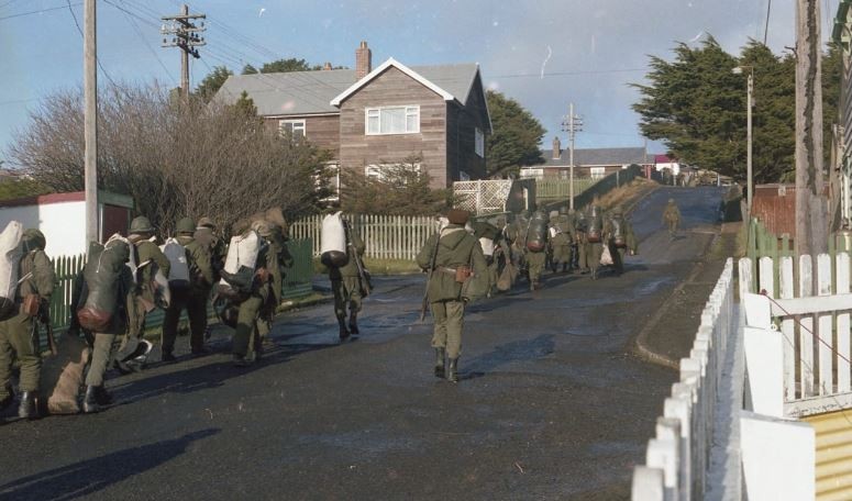 Después de 39 años, un ex combatiente recibió las fotos que había sacado en Malvinas | Nacionales