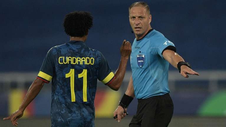 La Federación Colombiana de Fútbol pidió la suspensión de Pitana | Deportes