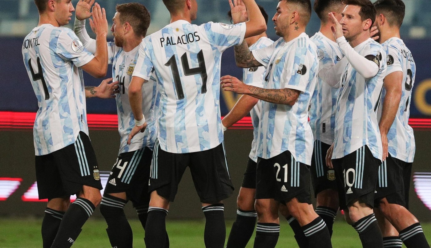 Argentina aseguró el primer puesto del grupo con una goleada ante Bolivia | Deportes