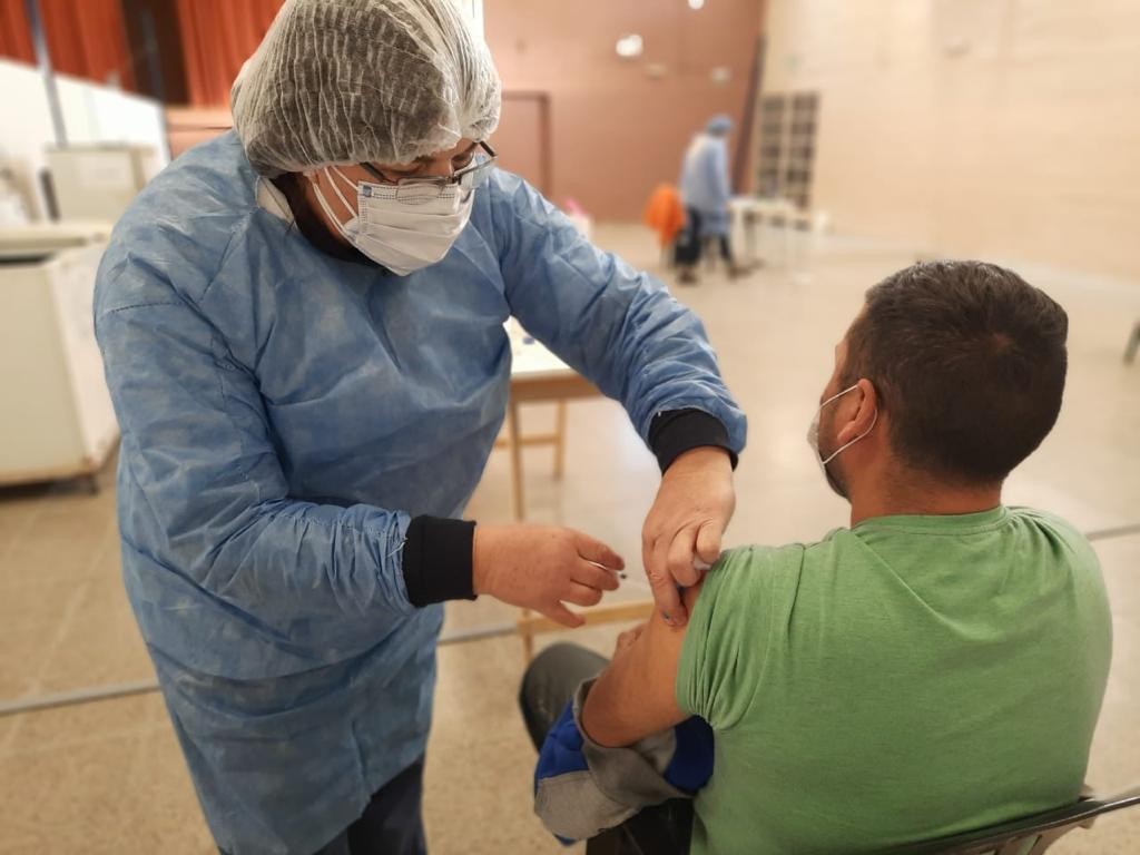 Diputados del oficialismo presentaron un proyecto de ley para hacer obligatoria la vacuna contra el coronavirus | Legislativas