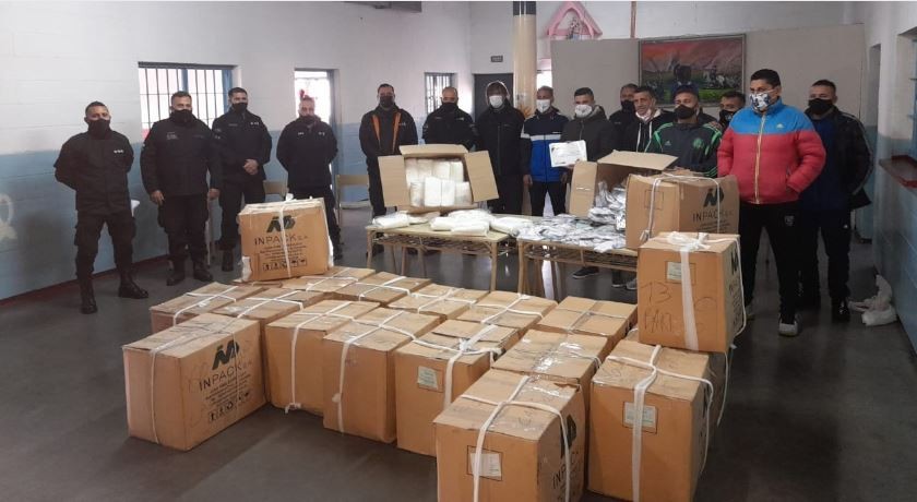 Presos donan cuatro mil tapabocas y mil camisolines a un hospital | Nacionales