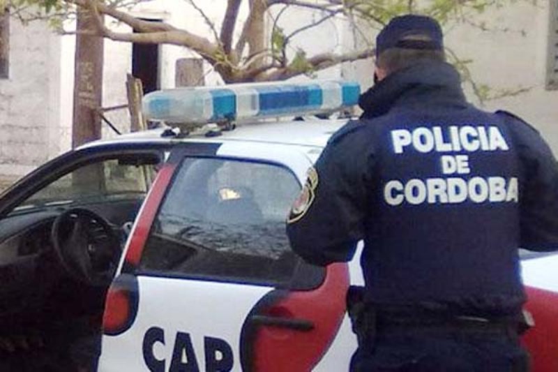 Atacaron con cadenas a Policías que frenaron una fiesta clandestina en Córdoba | Nacionales