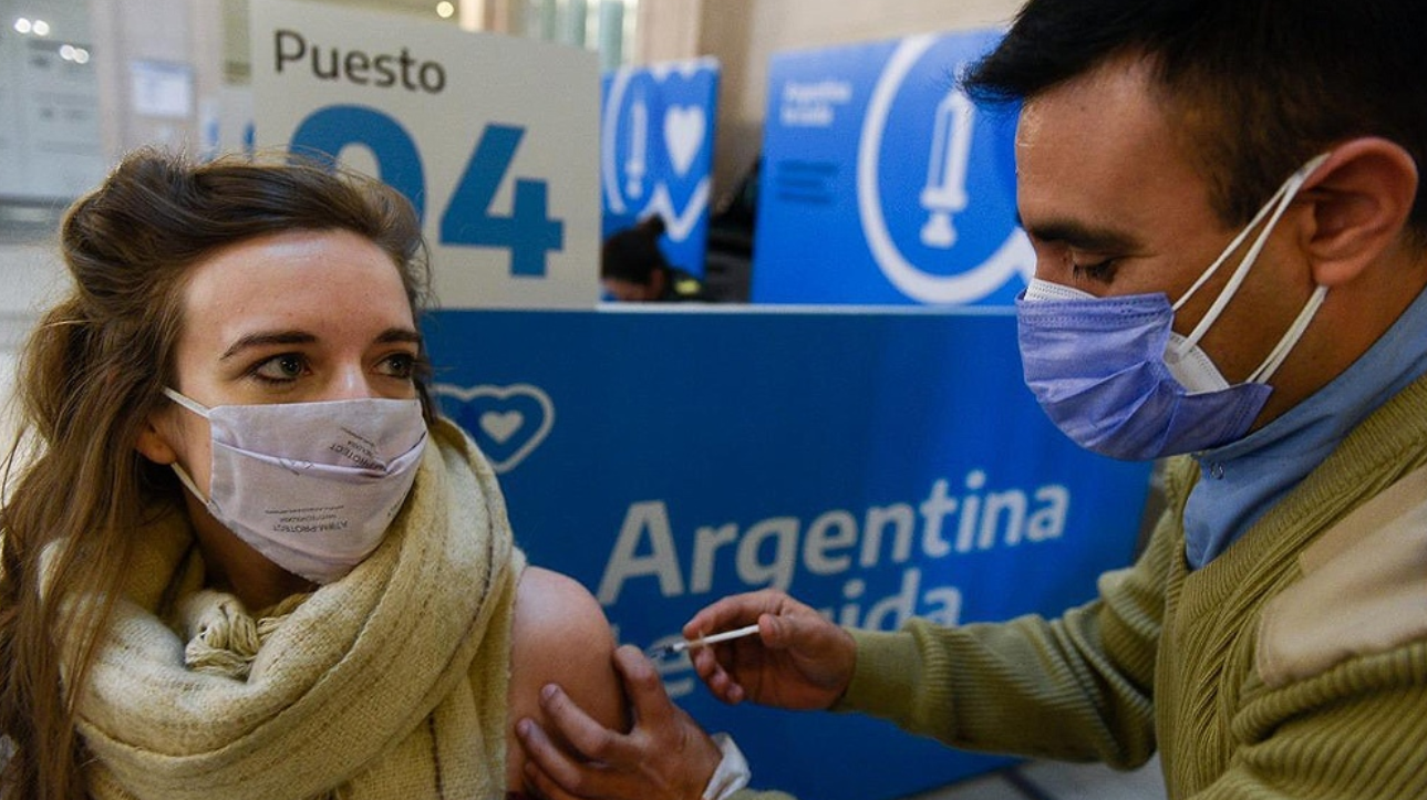 Nuevo récord con más de 400 mil personas inmunizadas en un solo día en el país | Noticias