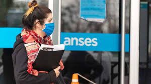 AUH: Mañana empiezan a pagar el 20% de lo retenido en el 2020 | Información General