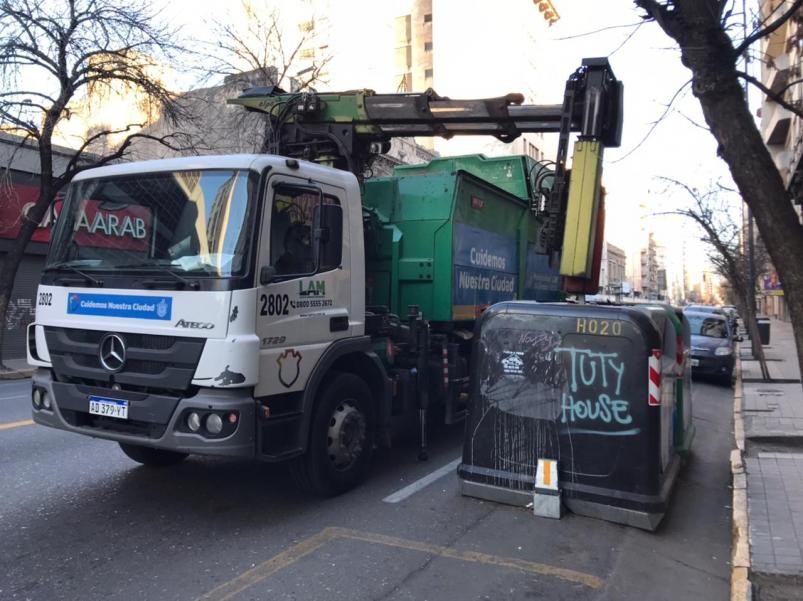 Un joven cordobés dormía en un contenedor de basura, el camión lo levantó y casi lo mata | Nacionales