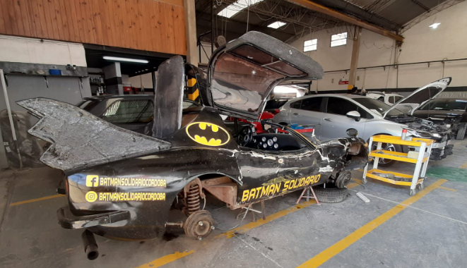 Un taller mecánico reparará el "Batimóvil" chocado: Batman está feliz | Nacionales