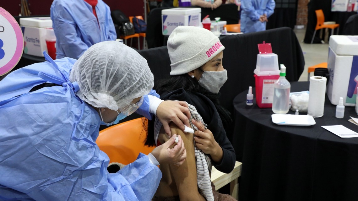 Sigue la vacunación contra el coronavirus en menores de 30 años en la ciudad | Información General