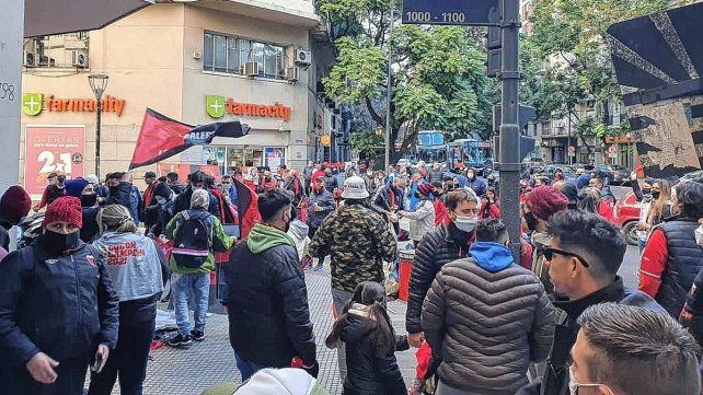Los hinchas "sabaleros" realizaronun banderazo para saludar al plantel campeón | Deportes