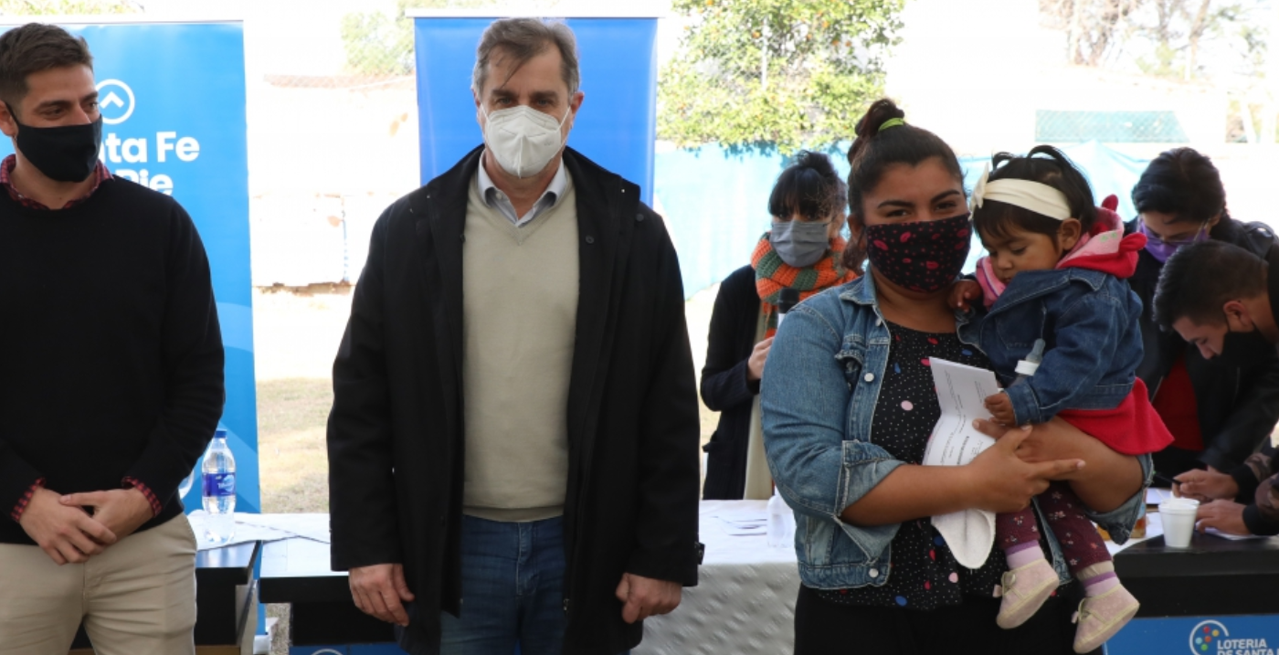 Santa Fe Más: la provincia entregó tarjetas para becas y capacitación en San José del Rincón | Información General