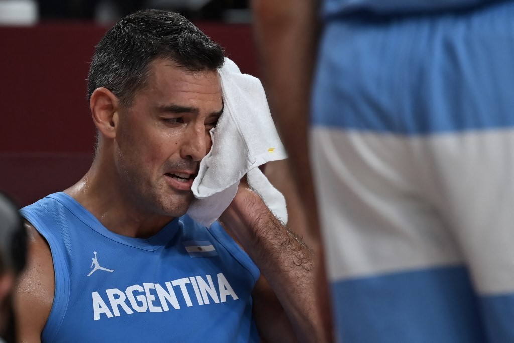 Emotivo video: se retiró Luis Scola, frenaron el partido y hasta los rivales lo ovacionaron | Deportes