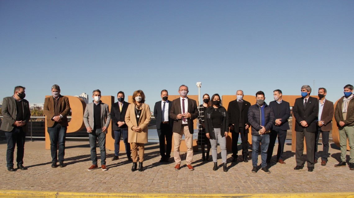 Firman convenio para la conexión fluvial entre los Puertos de Santa Fe y La Plata | Noticias