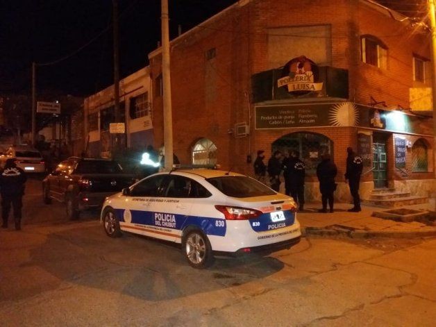 Dos menores apuñalaron y mataron a su papá porque les pegaba: se entregaron a la Policía | Nacionales