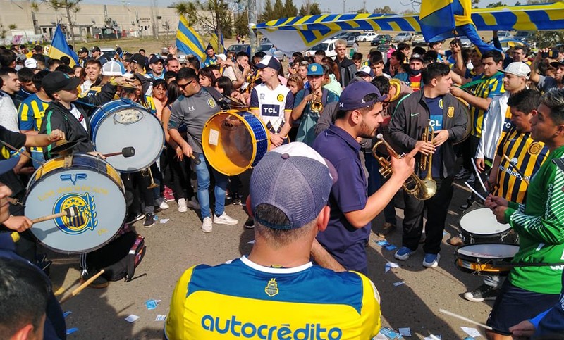 Sin protocolos: multitudinaria despedida de hinchas de Central al equipo | Deportes