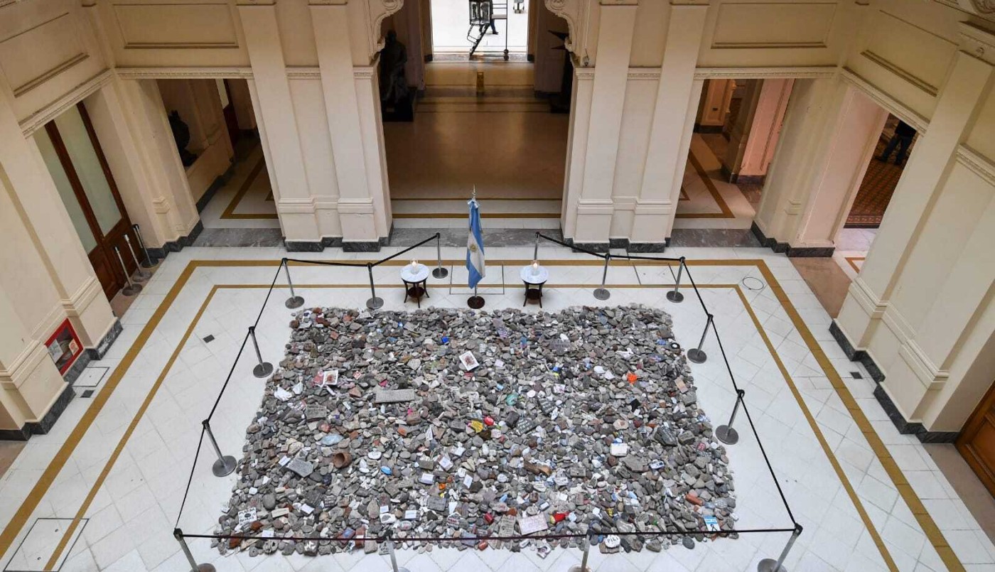 Piden una cautelar para que las piedras de la marcha vuelvan a un espacio público | Nacionales