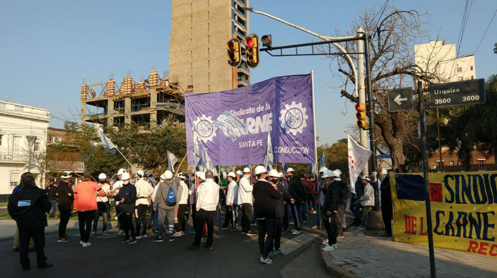 Los trabajadores de la carne realizan un corte en Boulevard y Urquiza | Noticias