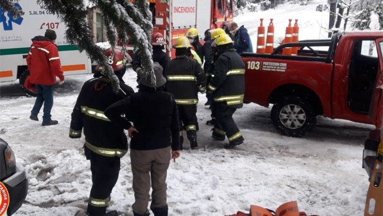 Tragedia en San Martín de los Andes: un niño murió y otro resultó herido cuando les cayó encima una pesada rama en medio de una nevada | Nacionales