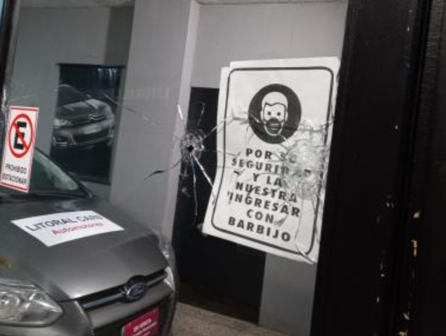 Balearon el frente de una concesionaria de autos en pleno centro | Noticias