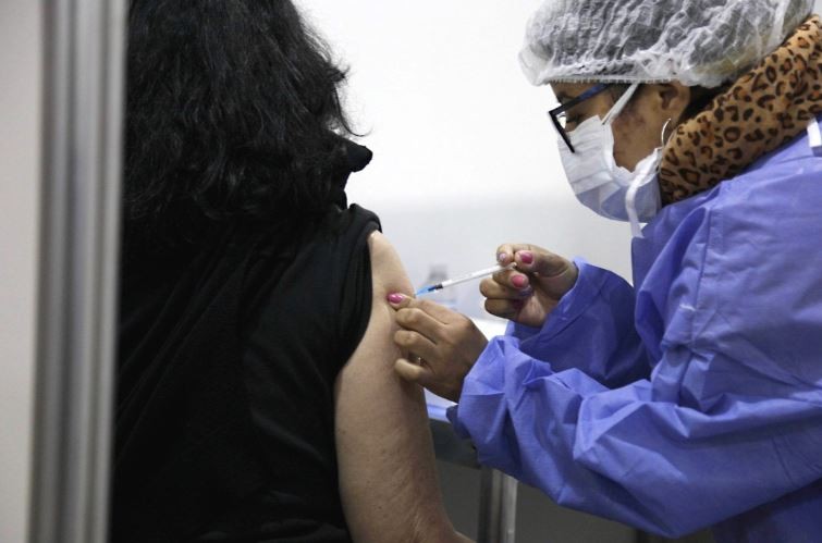 La calidad y potencia de los anticuerpos producidos por la Sputnik V aumentan después de 6 meses de su aplicación | Nacionales