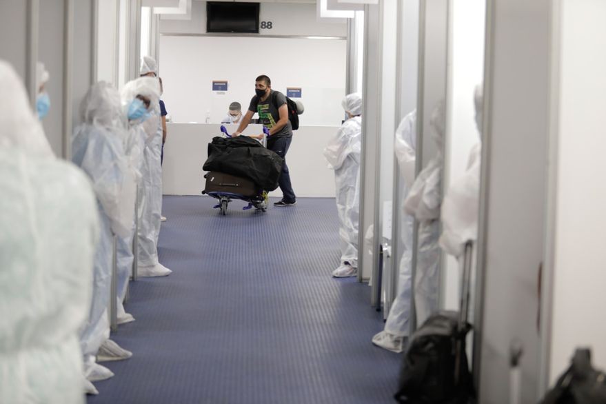 Exceptúan de cumplir la cuarentena a argentinos residentes que viajaron por trabajo al exterior | Nacionales