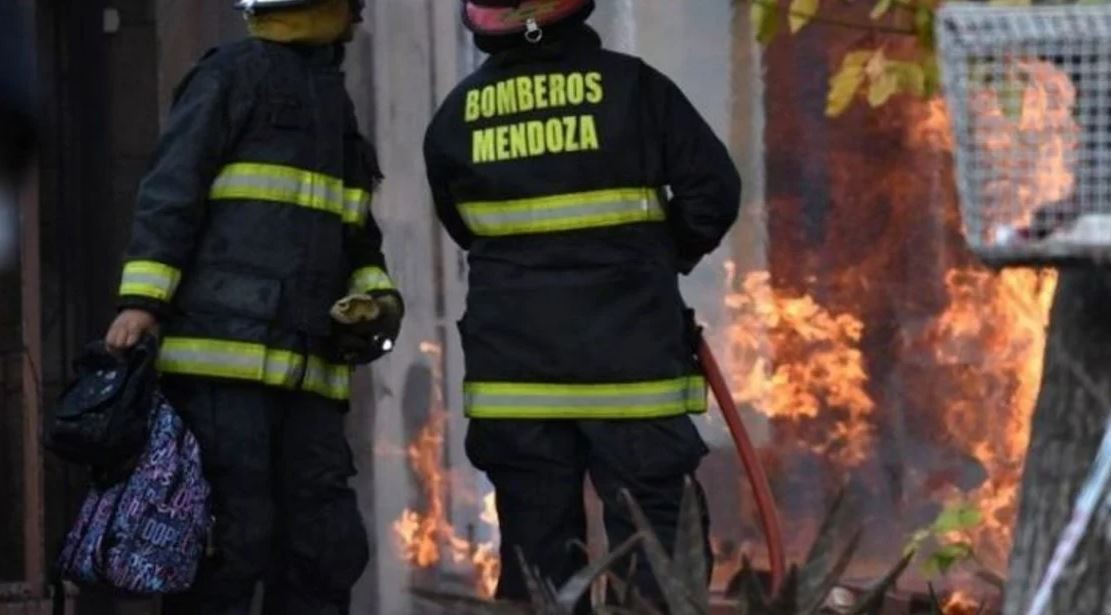 Tragedia en Mendoza: dos hermanos de 3 y 5 años murieron al incendiarse su casa | Nacionales
