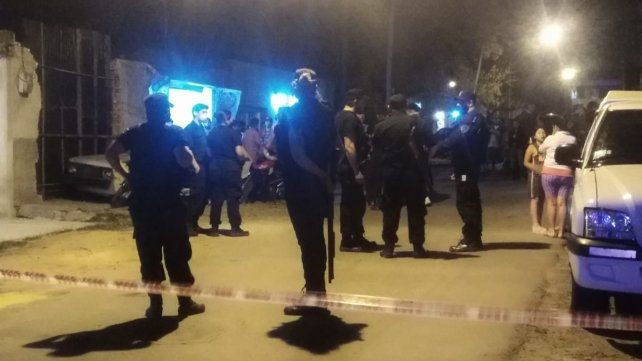 Sicarios en moto dispararon contra una heladería y mataron a una empleada de 22 años | Nacionales