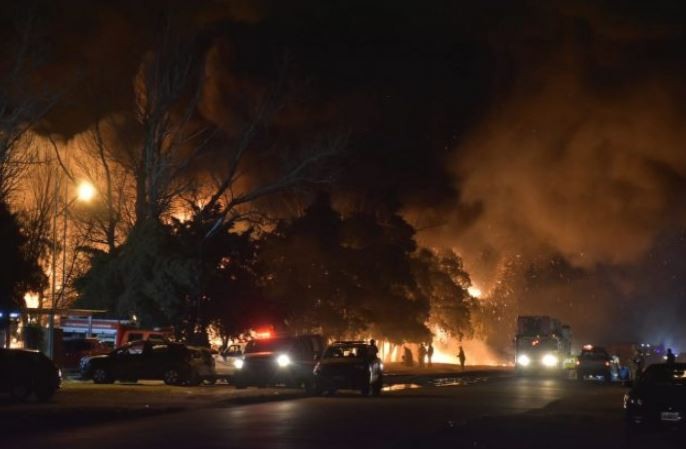 Espectacular incendio en una fábrica de pinturas en San Luis | Nacionales