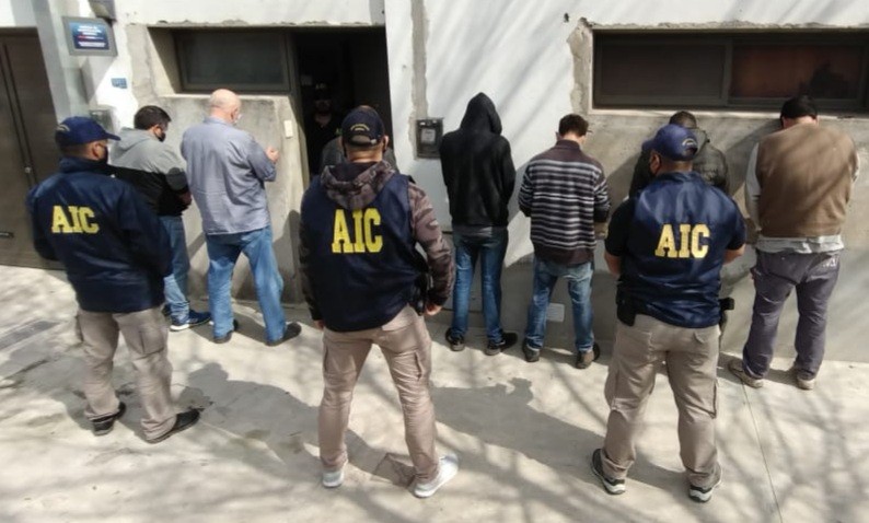 Desbarataron una red de pornografía infantil con allanamientos en Esperanza y San Carlos | Noticias