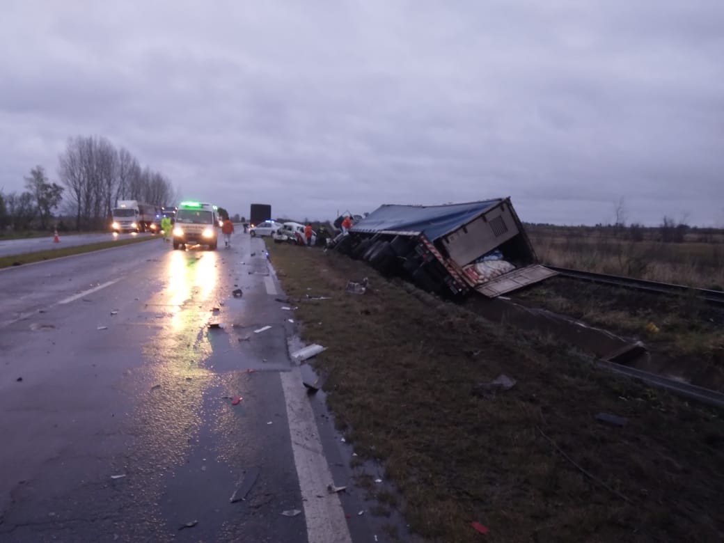 Tres muertos y cinco heridos en un choque múltiple cerca del Puente Zárate Brazo Largo | Nacionales