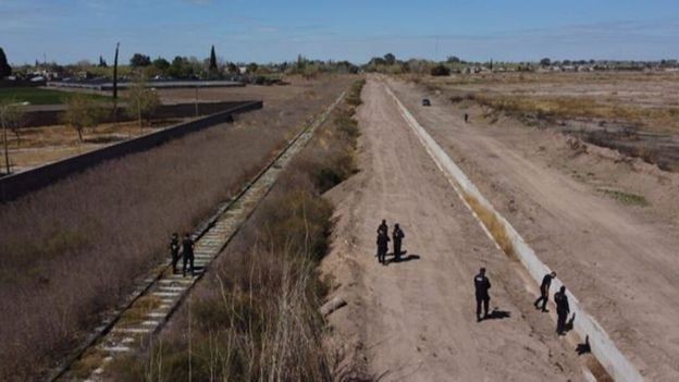 Salió de una fiesta y se acostó a dormir las vías: lo atropelló un tren y le cortó los pies | Nacionales