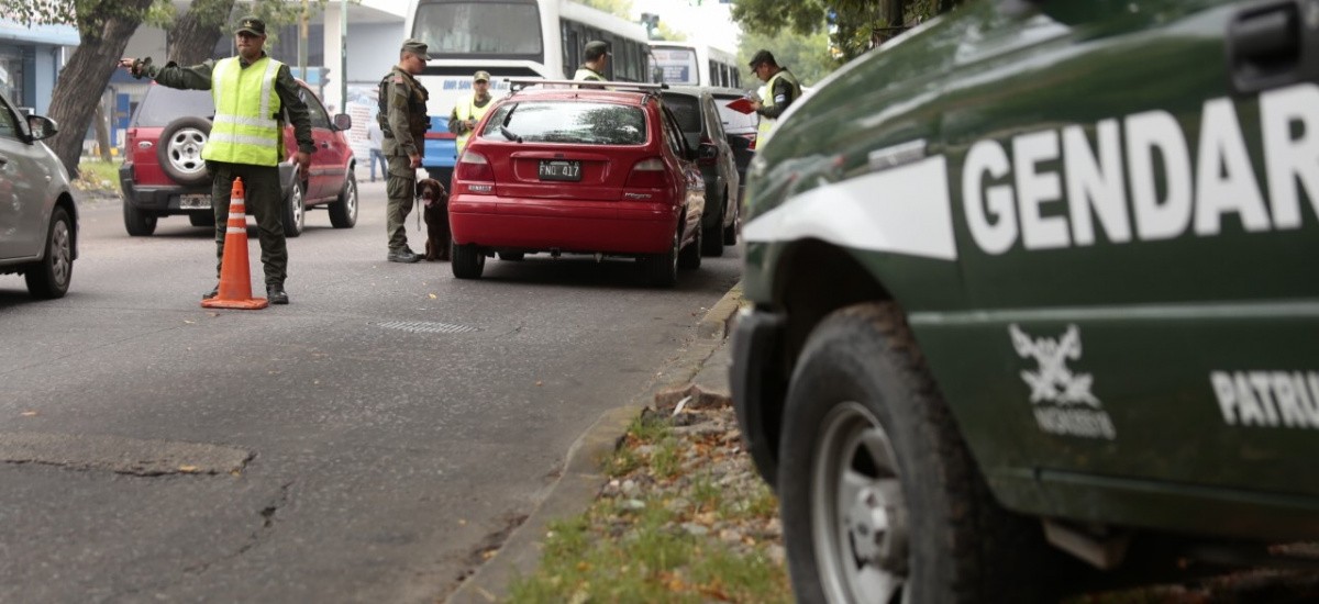 Fue víctima de un robo en su comercio, se acercó a la comisaría a hacer la denuncia y encontró a los ladrones: eran tres gendarmes | Nacionales