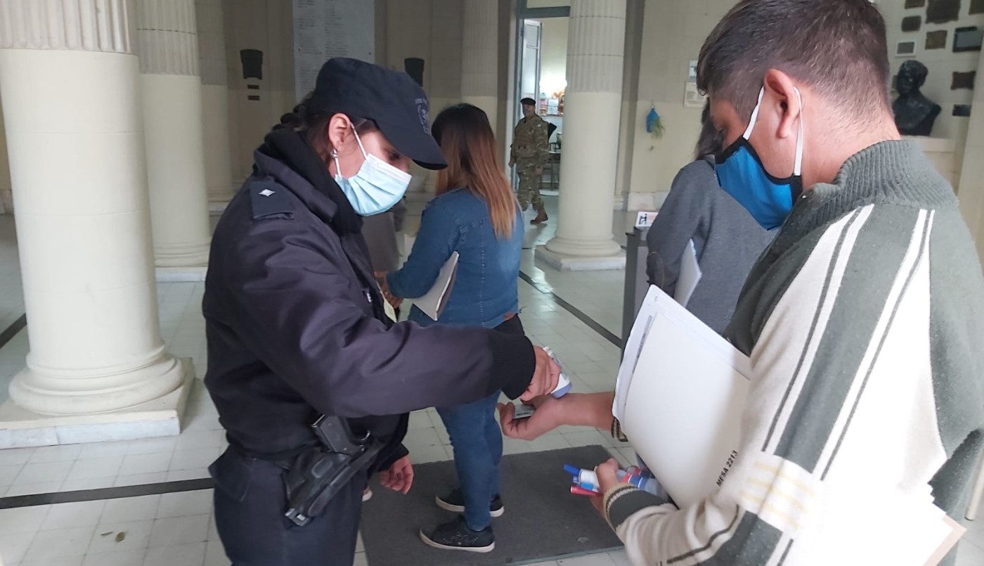 PASO: Demoras en establecimientos por ausencia de autoridades de mesa | Legislativas