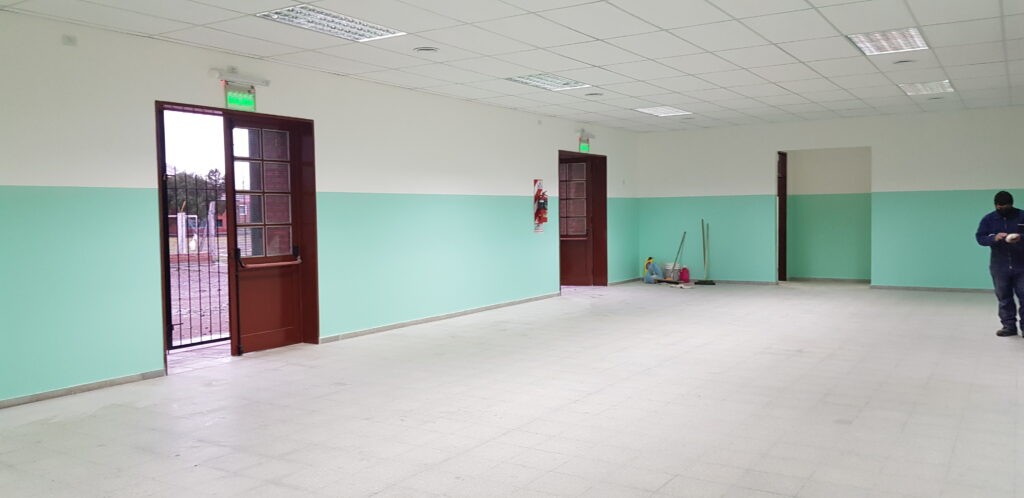 Entró a la escuela e insultó a todos: estaba alcoholizada y aseguraba ser fiscal de mesa | Nacionales