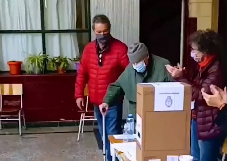 Video: el momento que vota un hombre de 103 años en Olivos | Nacionales